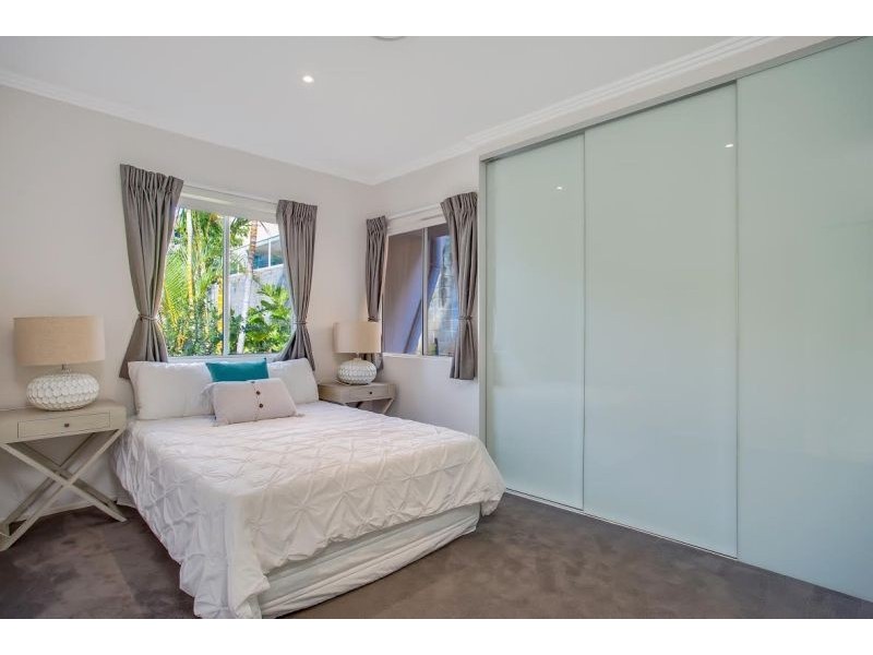 46 Hill Avenue, Burleigh Heads QLD 4220