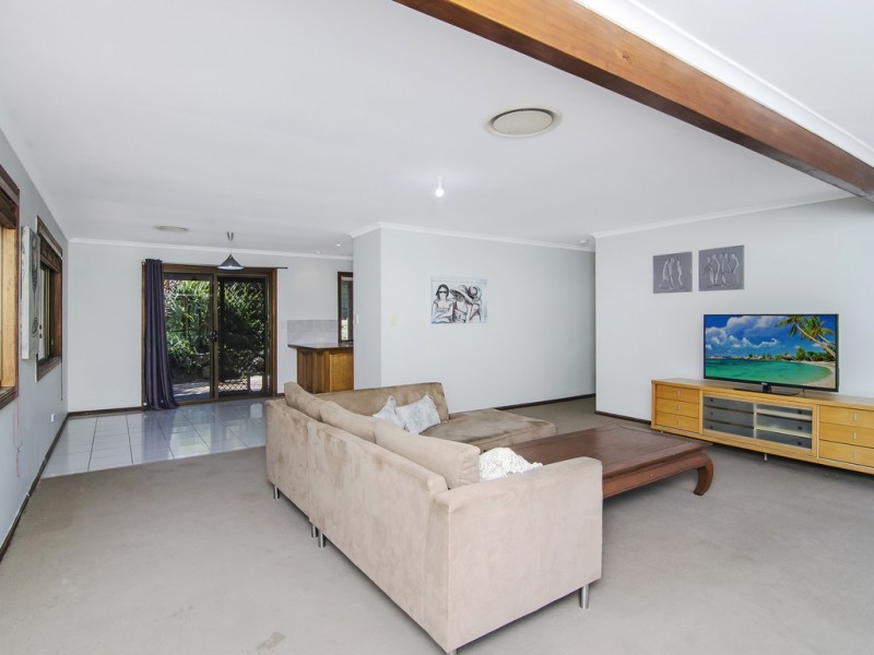 8 McCubbin Court, Burleigh Heads QLD 4220