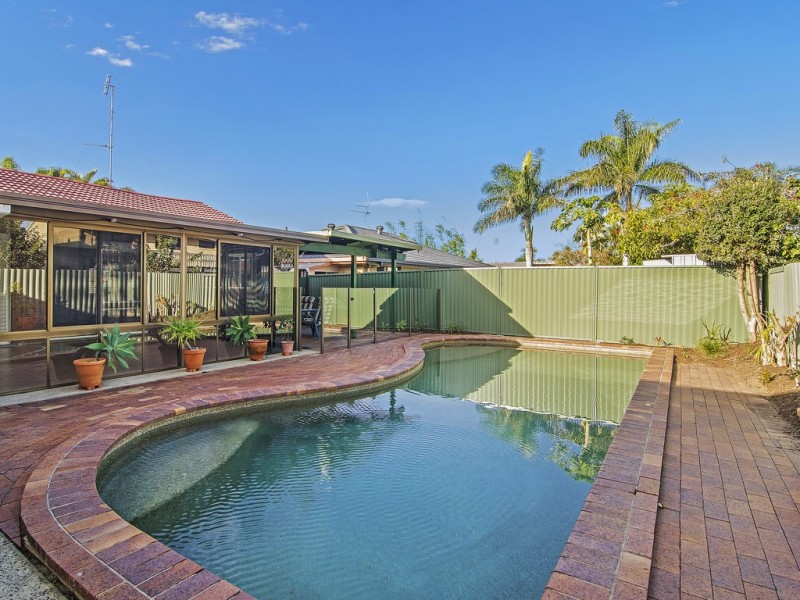 16 Lorikeet Lane, Burleigh Waters QLD 4220