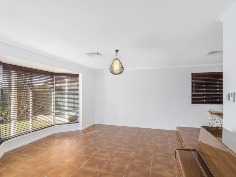 16 Lorikeet Lane, Burleigh Waters QLD 4220