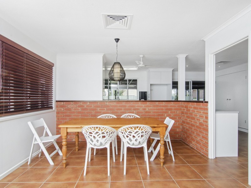 16 Lorikeet Lane, Burleigh Waters QLD 4220