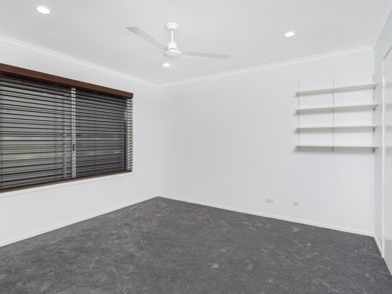 16 Lorikeet Lane, Burleigh Waters QLD 4220