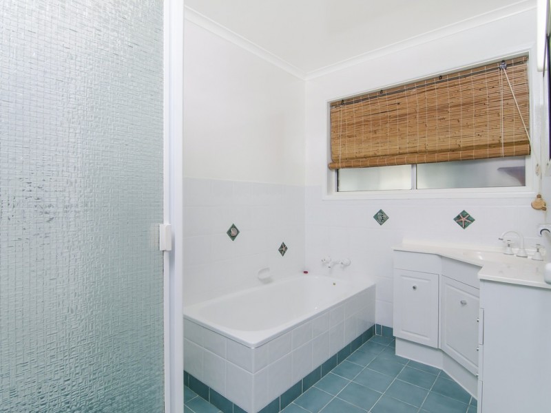 16 Lorikeet Lane, Burleigh Waters QLD 4220