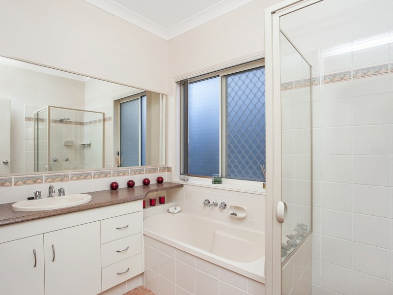 5 Mauritius Court, Varsity Lakes QLD 4227