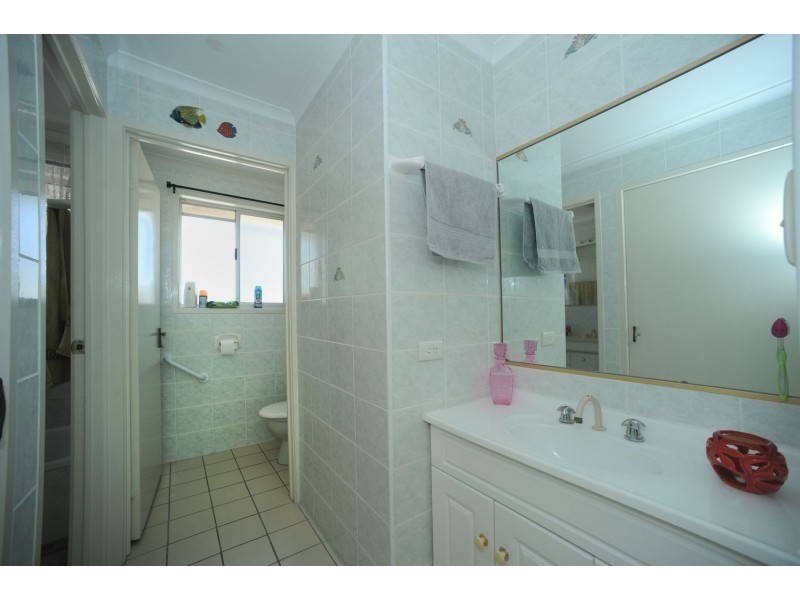 10 Avocet Avenue, Burleigh Waters QLD 4220