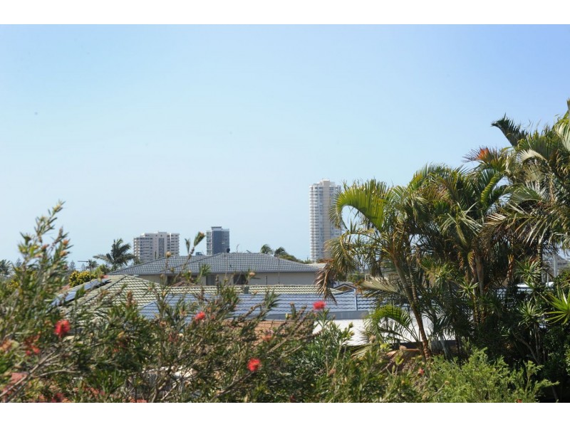 10 Avocet Avenue, Burleigh Waters QLD 4220