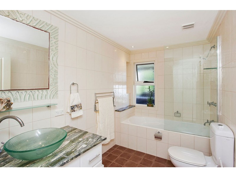 3 Joy Avenue, Burleigh Waters QLD 4220