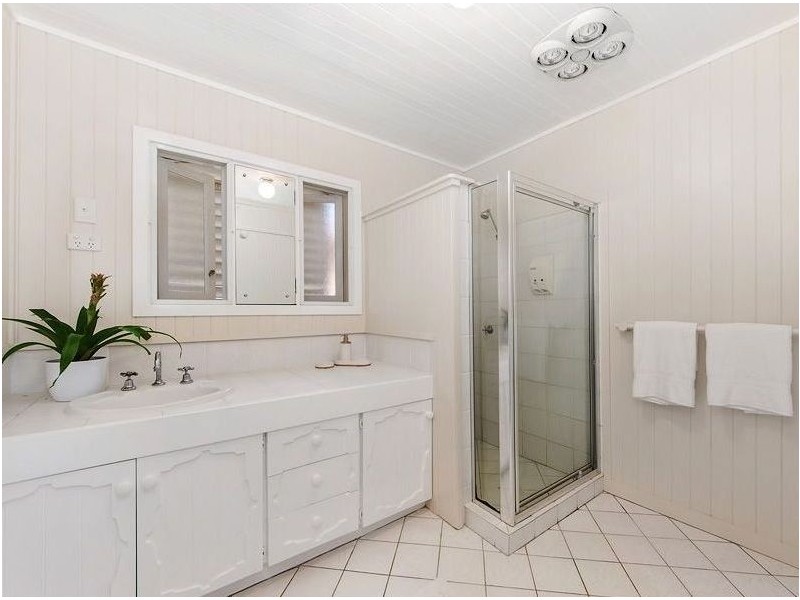 32 George Street East, Burleigh Heads QLD 4220