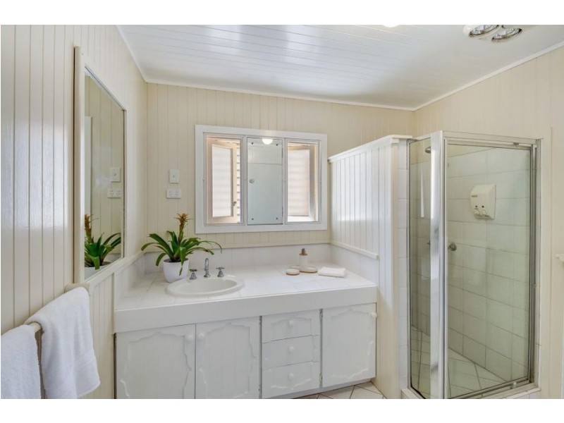 32 George Street East, Burleigh Heads QLD 4220