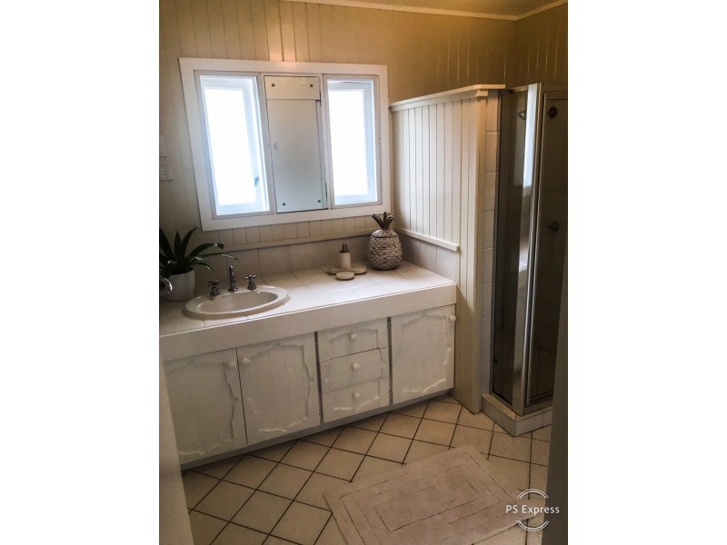 32 George Street East, Burleigh Heads QLD 4220