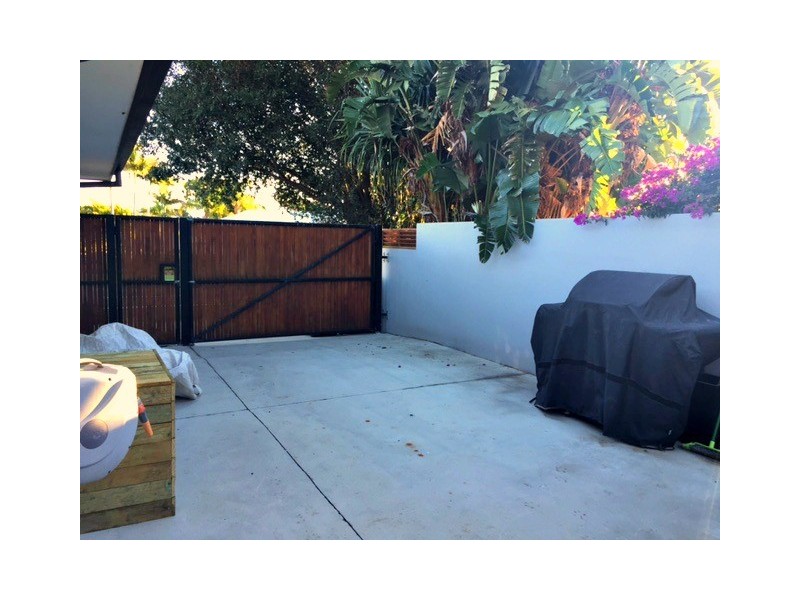 318 Rio Vista Boulevard, Mermaid Waters QLD 4218