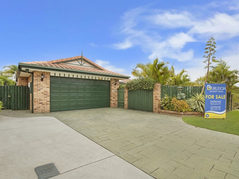 8 Rosebud Street, Robina QLD 4226