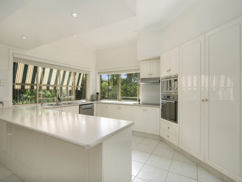 8 Rosebud Street, Robina QLD 4226