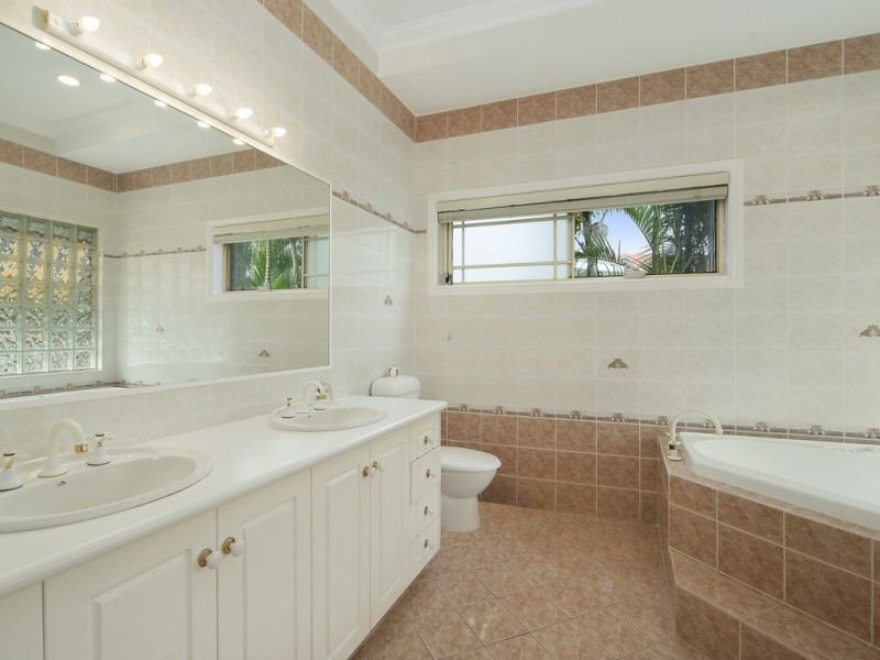 8 Rosebud Street, Robina QLD 4226