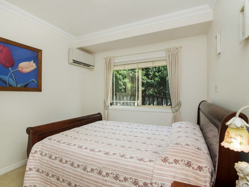 8 Rosebud Street, Robina QLD 4226