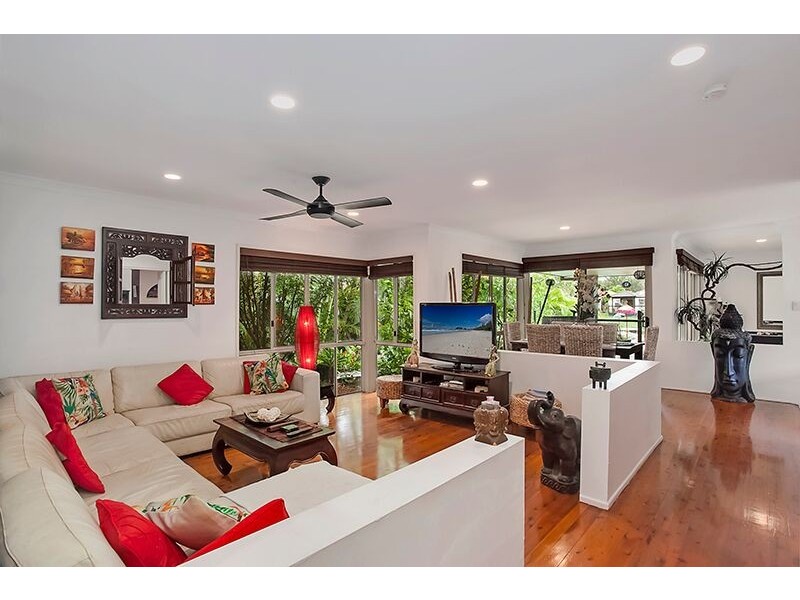 14 Lakes Circuit, Burleigh Waters QLD 4220