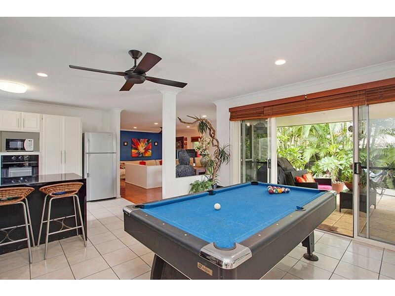14 Lakes Circuit, Burleigh Waters QLD 4220