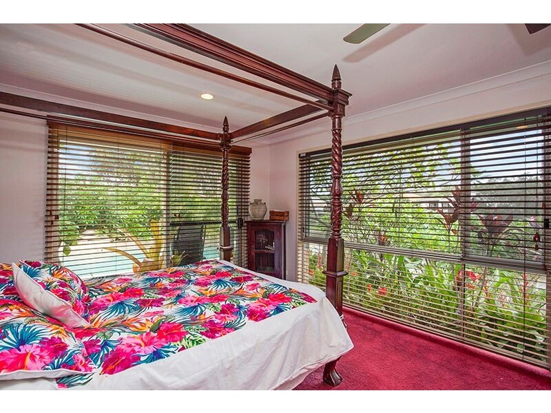 14 Lakes Circuit, Burleigh Waters QLD 4220
