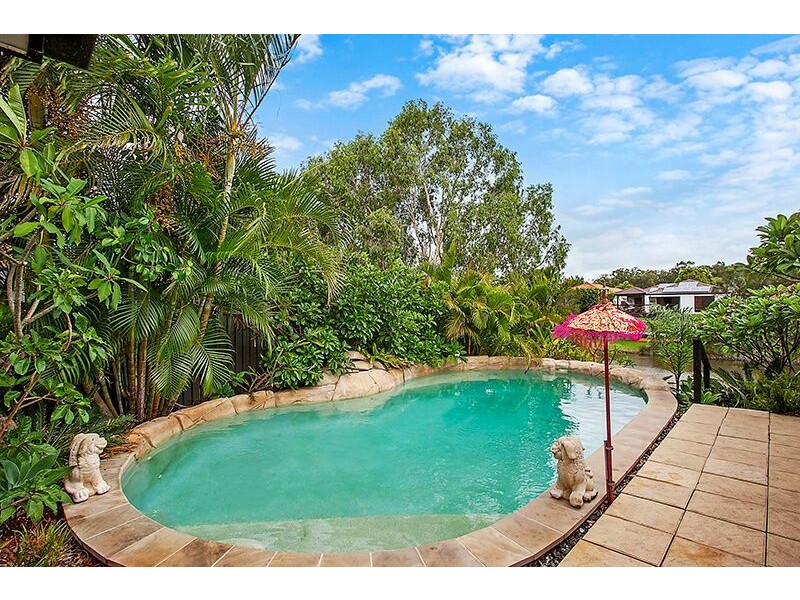 14 Lakes Circuit, Burleigh Waters QLD 4220