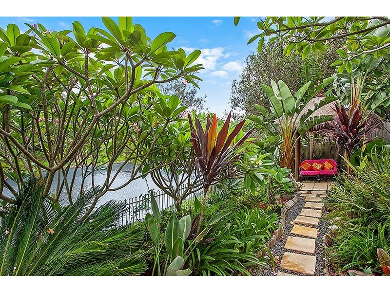 14 Lakes Circuit, Burleigh Waters QLD 4220