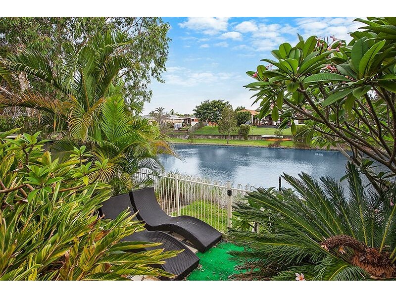 14 Lakes Circuit, Burleigh Waters QLD 4220