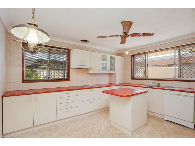 17 Lorikeet Lane, Burleigh Waters QLD 4220