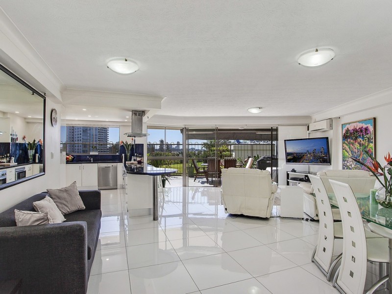 2/45 Hayle Street, Burleigh Heads QLD 4220