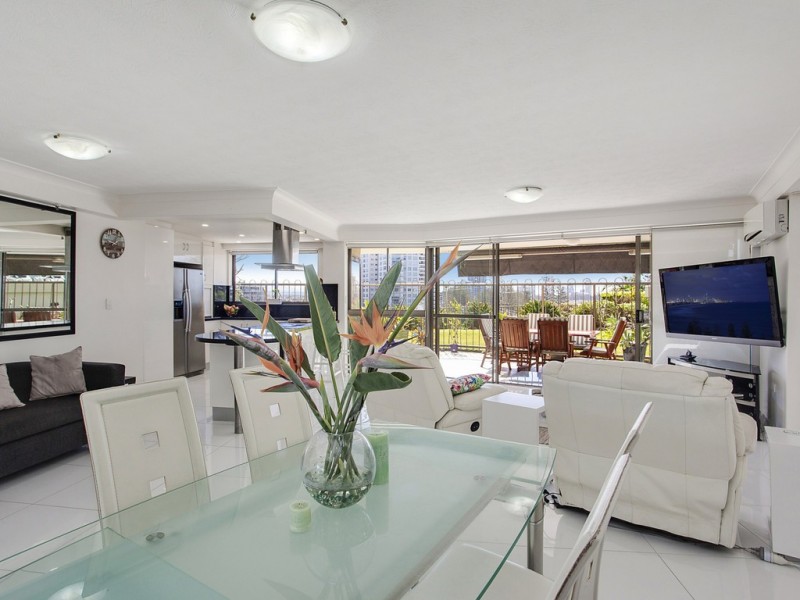 2/45 Hayle Street, Burleigh Heads QLD 4220