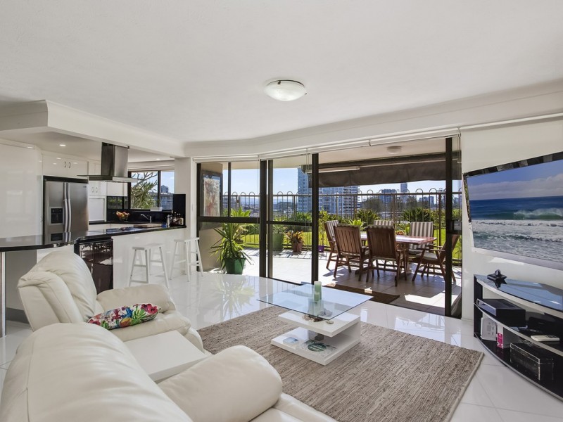 2/45 Hayle Street, Burleigh Heads QLD 4220