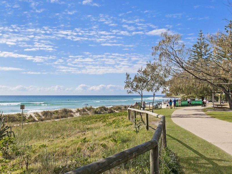 2/45 Hayle Street, Burleigh Heads QLD 4220