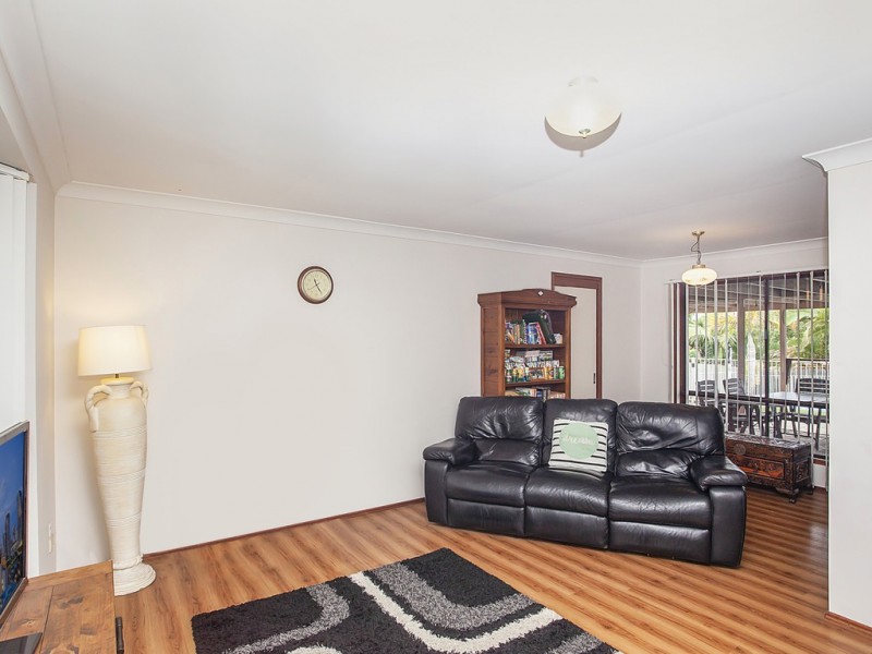 4 Carlton Court, Arundel QLD 4214