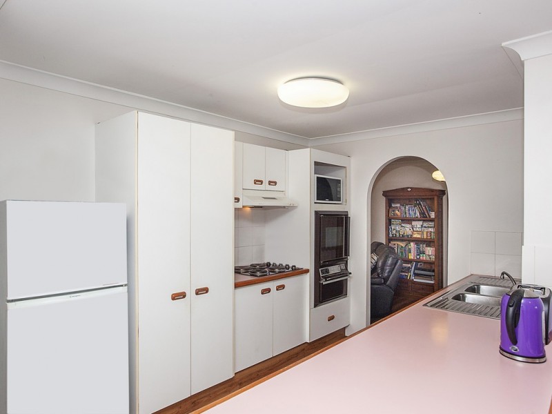 4 Carlton Court, Arundel QLD 4214