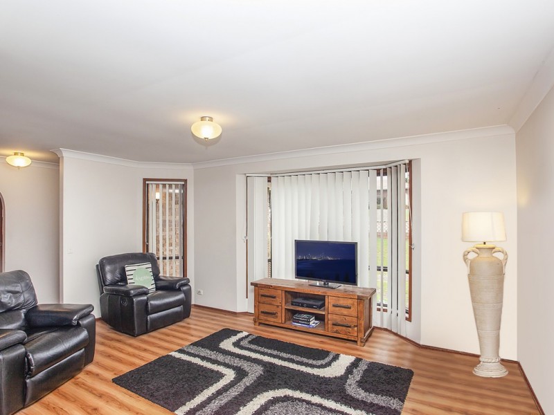 4 Carlton Court, Arundel QLD 4214