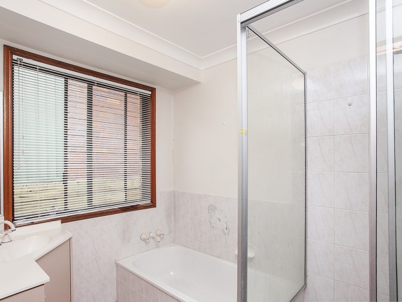 4 Carlton Court, Arundel QLD 4214