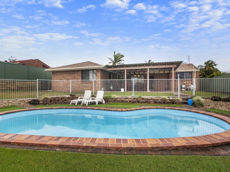 4 Carlton Court, Arundel QLD 4214