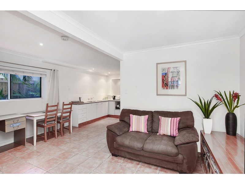 36 Paradise Avenue, Miami QLD 4220