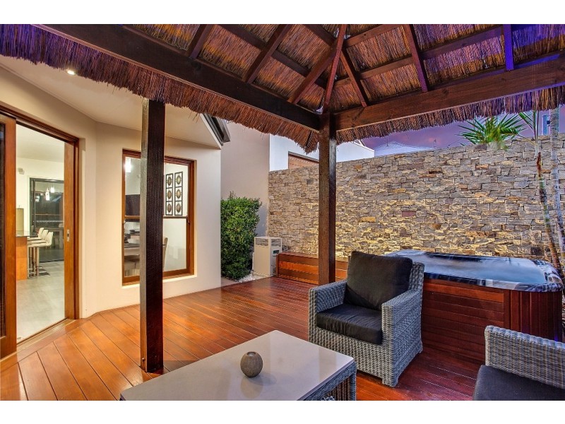 2/2 Cedar Court, Burleigh Heads QLD 4220