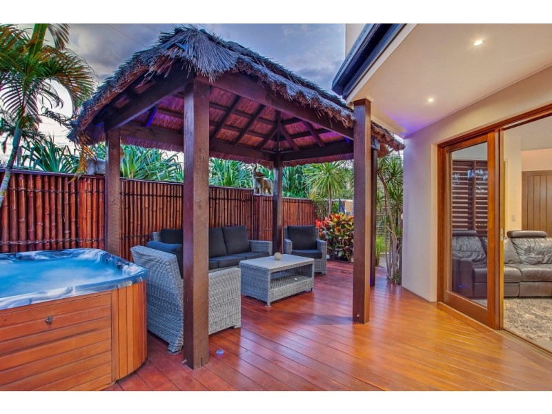 2/2 Cedar Court, Burleigh Heads QLD 4220