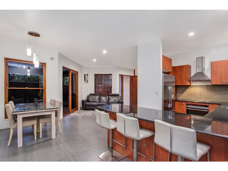 2/2 Cedar Court, Burleigh Heads QLD 4220