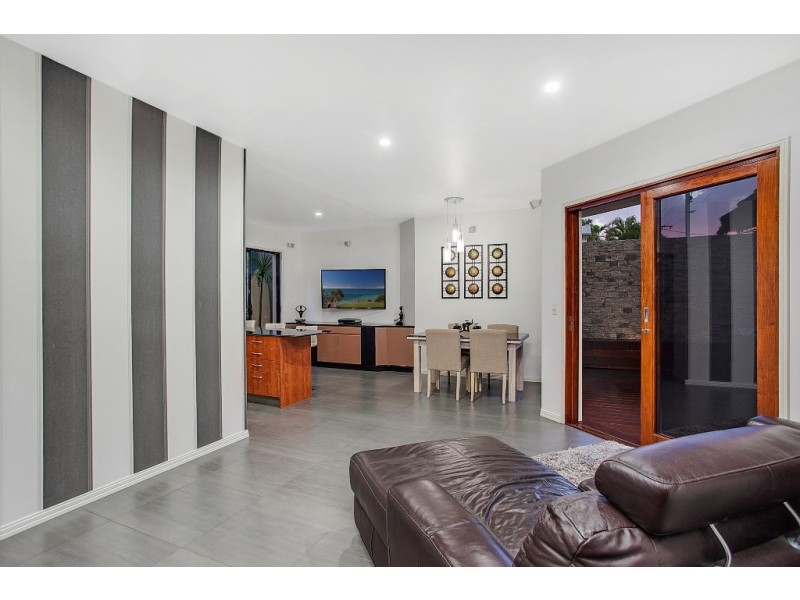 2/2 Cedar Court, Burleigh Heads QLD 4220