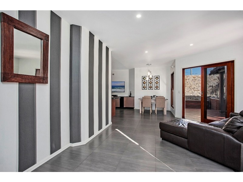 2/2 Cedar Court, Burleigh Heads QLD 4220