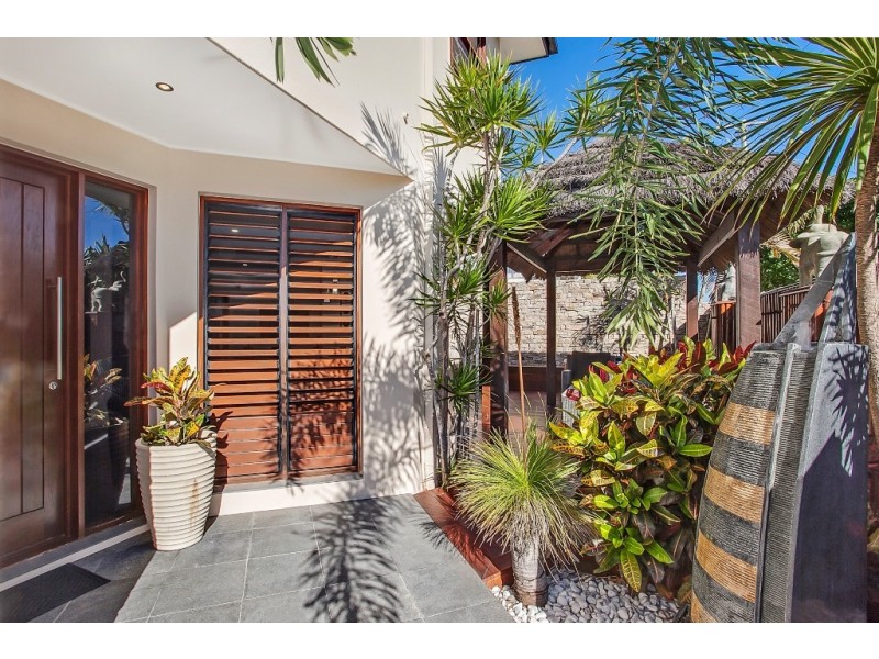 2/2 Cedar Court, Burleigh Heads QLD 4220