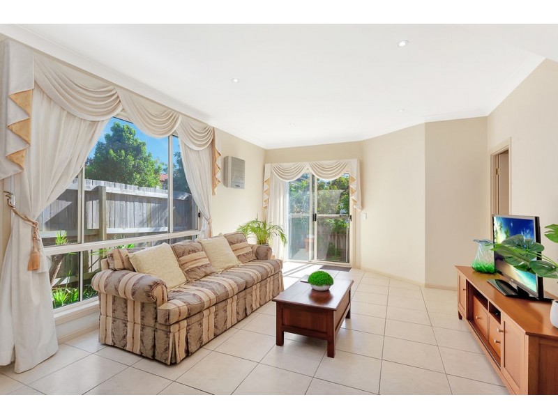 2/2 Sandown Avenue, Benowa QLD 4217