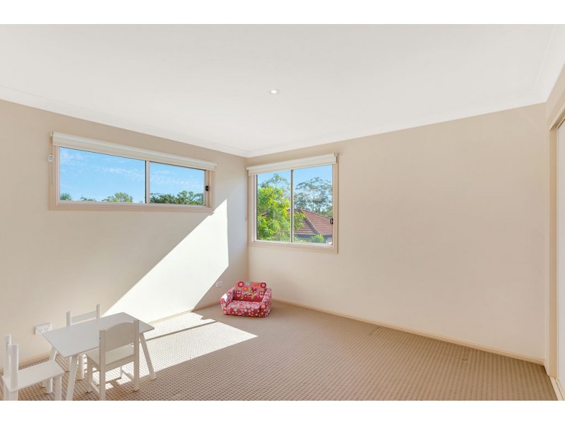 2/2 Sandown Avenue, Benowa QLD 4217