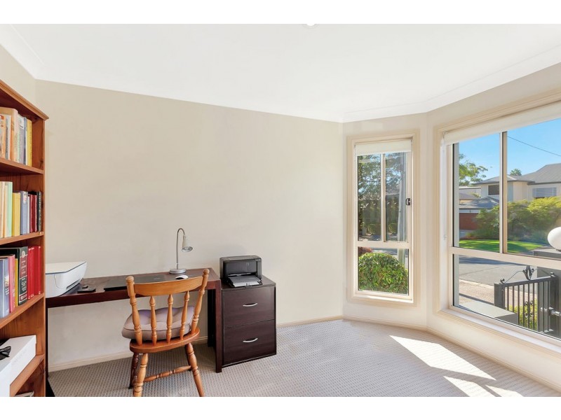 2/2 Sandown Avenue, Benowa QLD 4217