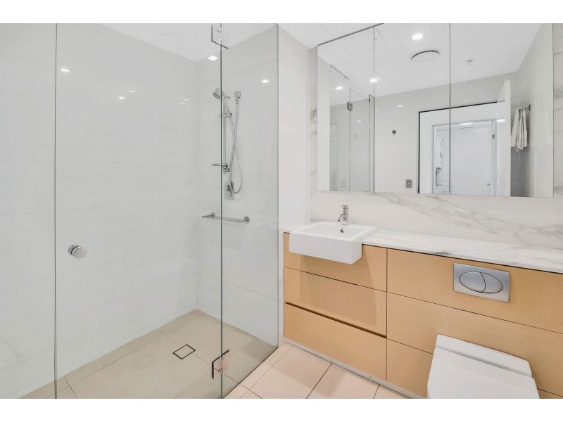 2131/2 The Esplanade, Burleigh Heads QLD 4220