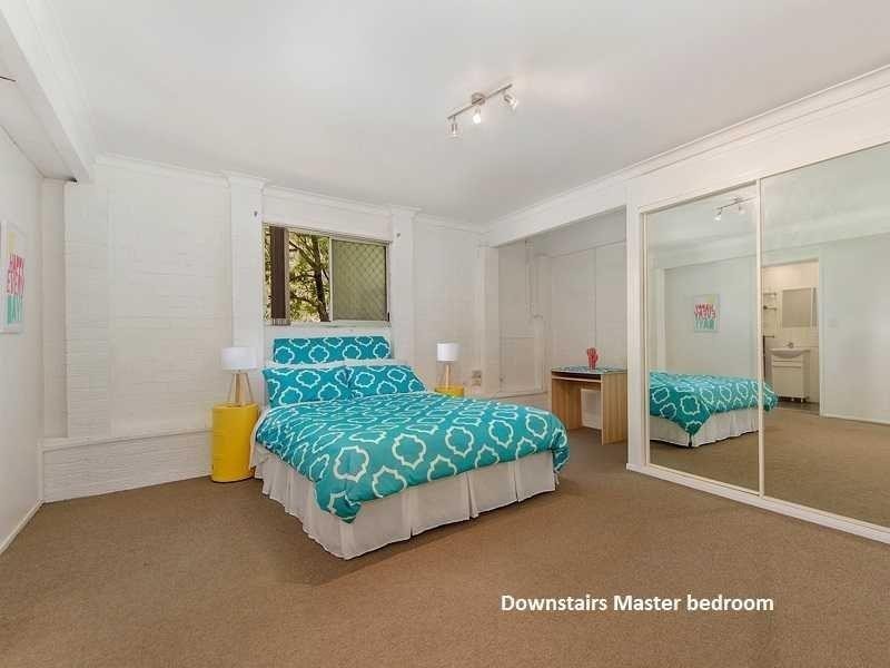 100 West Burleigh Road, Burleigh Heads QLD 4220