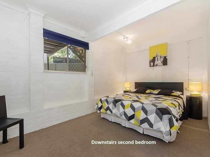 100 West Burleigh Road, Burleigh Heads QLD 4220