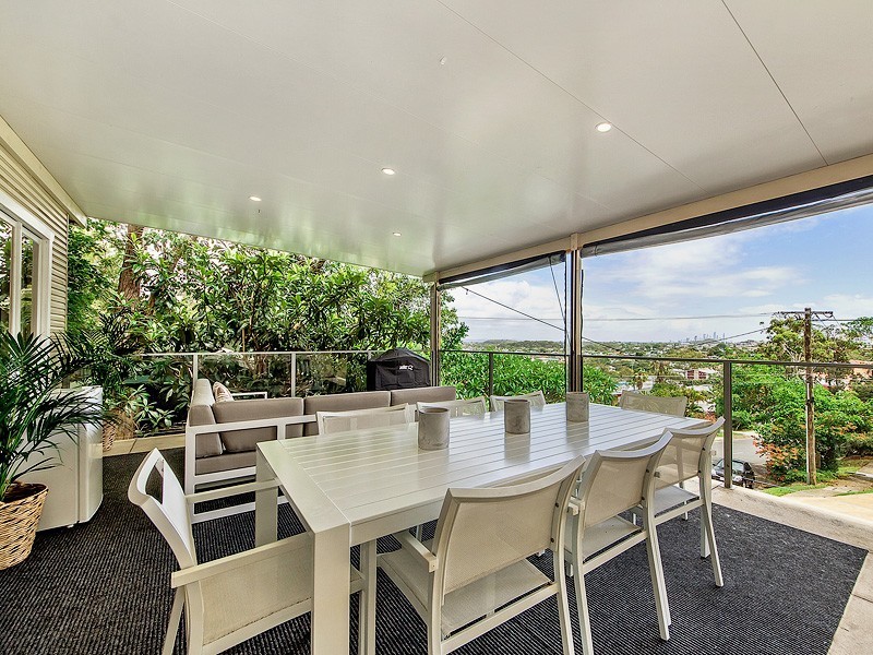 70 Hill Avenue, Burleigh Heads QLD 4220