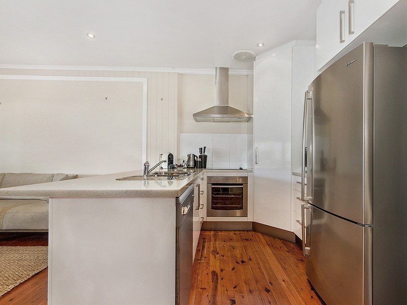 70 Hill Avenue, Burleigh Heads QLD 4220